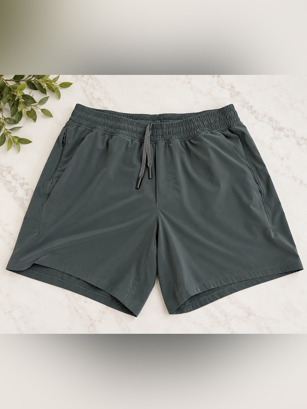 Lululemon Men’s dark green Athletic Training Shorts Drawstring